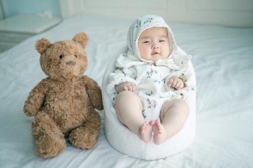 南宁宝宝挠耳朵是怎么回事